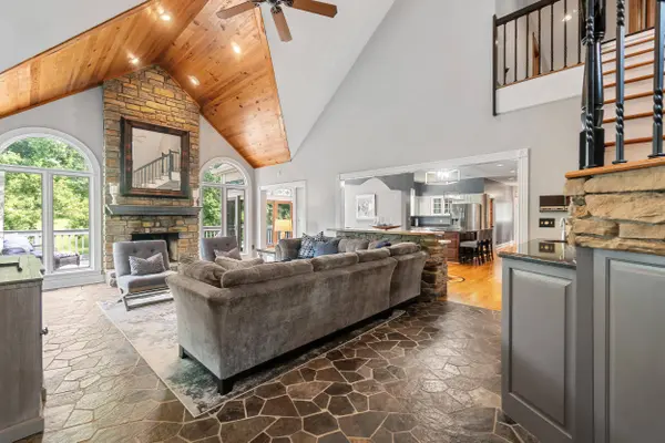 808 Squire Lake Drive, Villa Hills, KY 41017