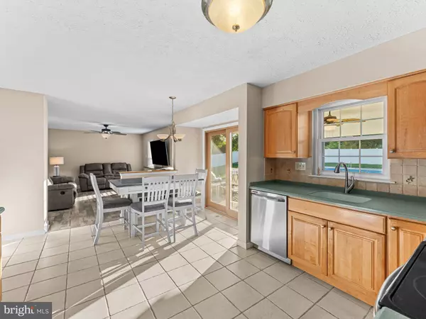 425 GLASGOW RD, Williamstown, NJ 08094