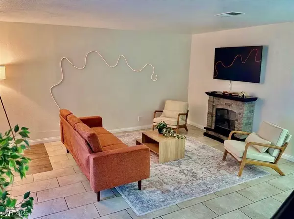 544 Oakbrook LN, Las Vegas, NV 89169