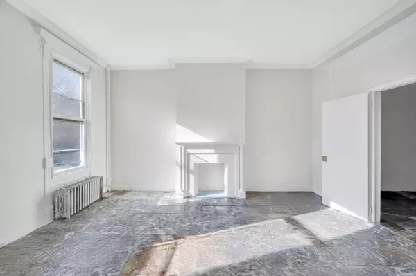 Brooklyn, York 11233,737 Decatur Street