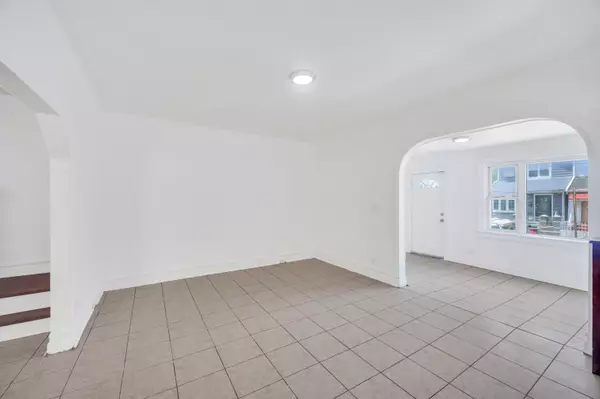 New York, NY 11416,94-27 80th St