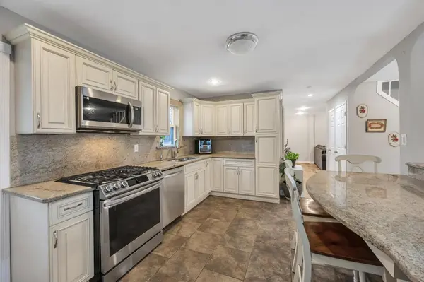 159 Dawn Dr, Centereach, NY 11720-2231