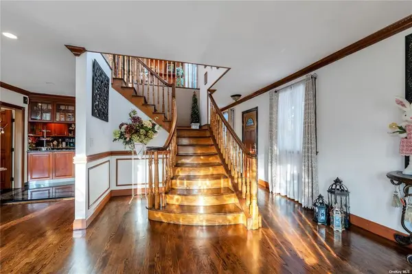 50-43 192nd St, Fresh Meadows, NY 11365