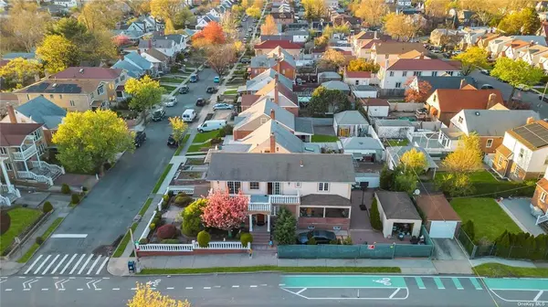 50-43 192nd St, Fresh Meadows, NY 11365