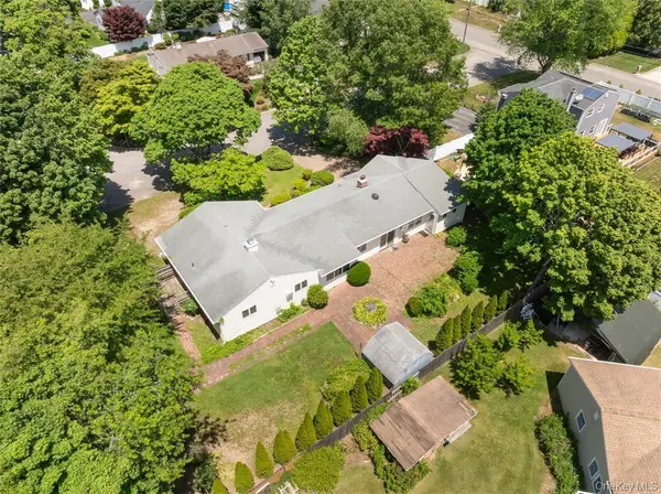 4 Balin Ct N, Centereach, NY 11720-1104
