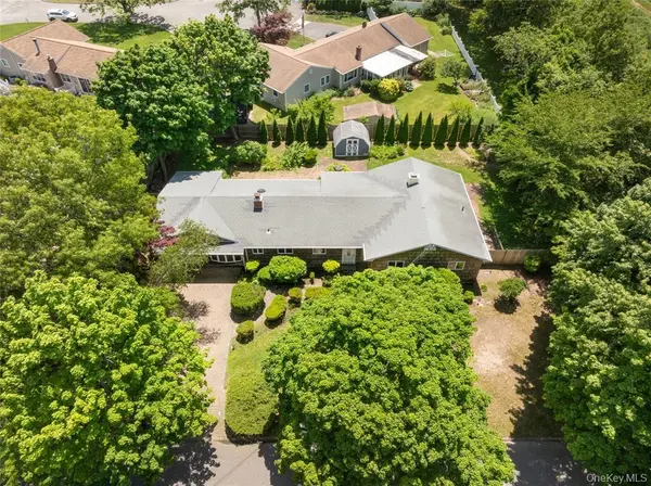 4 Balin Ct N, Centereach, NY 11720-1104