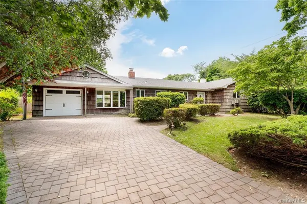4 Balin Ct N, Centereach, NY 11720-1104