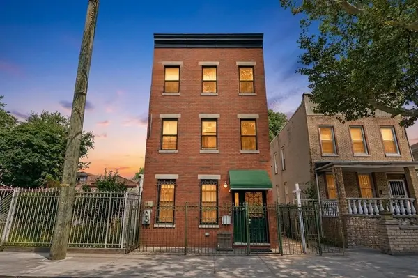 425 Barbey St, Brooklyn, NY 11207-3703