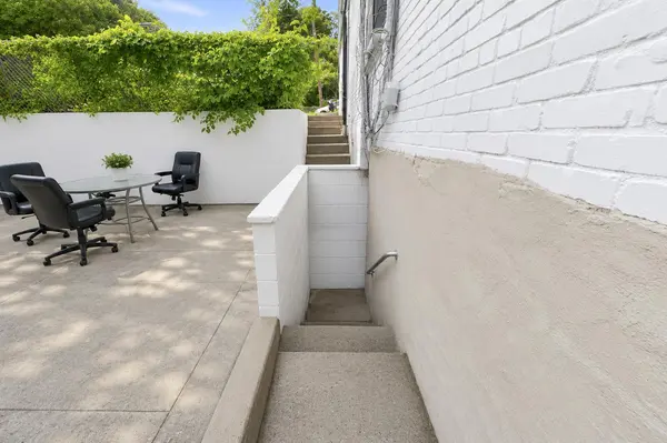 212 Edwards Pl, Yonkers, NY 10703-2324