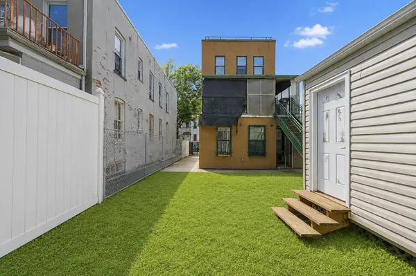 425 Barbey St, Brooklyn, NY 11207-3703