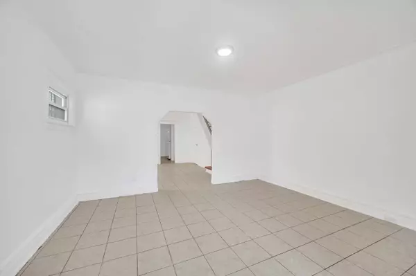 94-27 80th St, New York, NY 11416