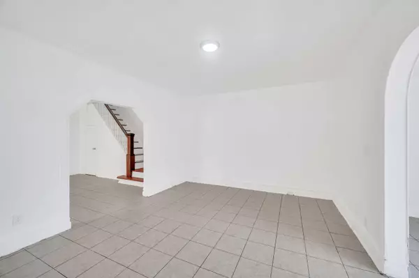 94-27 80th St, New York, NY 11416