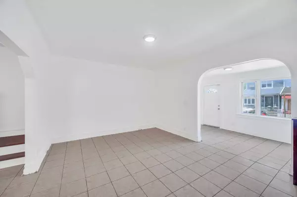 94-27 80th St, New York, NY 11416