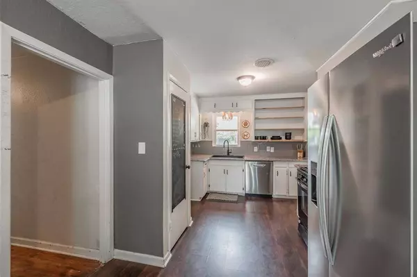 1217 Harrison Lane, Hurst, TX 76053