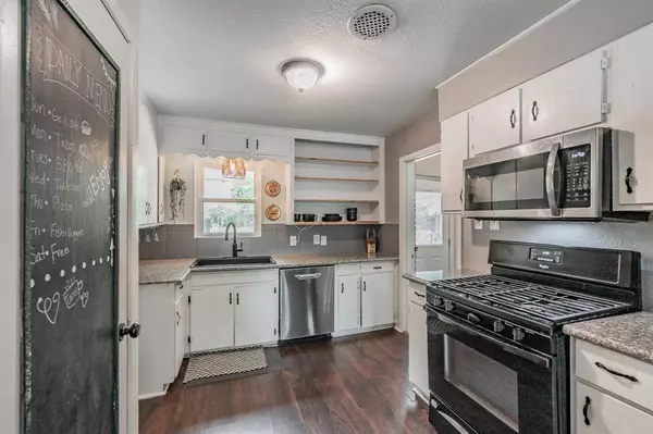 1217 Harrison Lane, Hurst, TX 76053