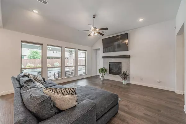 1513 Evening Primrose Drive, Mansfield, TX 76063