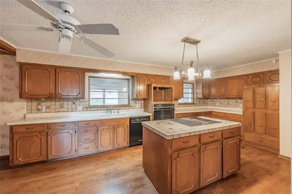 106 Richmond Drive, Waxahachie, TX 75165