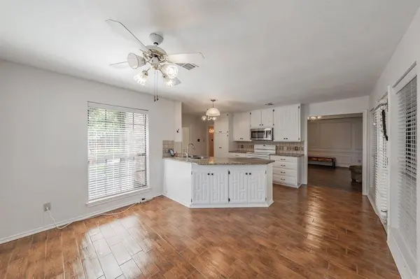 3125 Woodridge Drive, Hurst, TX 76054