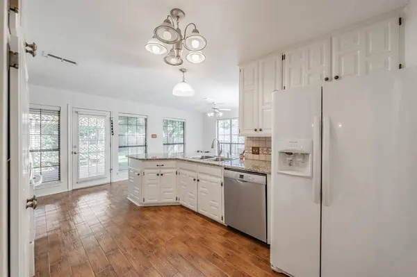 3125 Woodridge Drive, Hurst, TX 76054