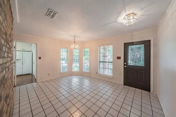 3125 Woodridge Drive, Hurst, TX 76054