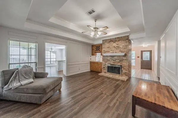 3125 Woodridge Drive, Hurst, TX 76054