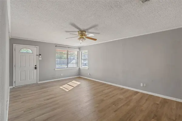 5005 Roxie Street, Haltom City, TX 76117