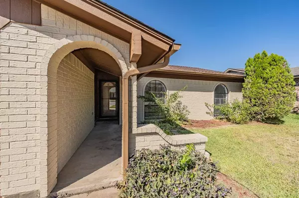 6225 Sunnybrook Drive, Watauga, TX 76148