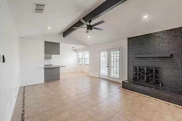 6225 Sunnybrook Drive, Watauga, TX 76148