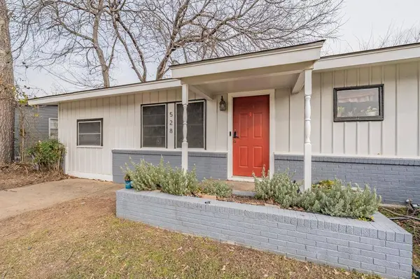 528 Buena Vista Drive, Hurst, TX 76053