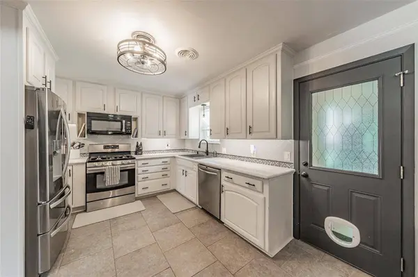 853 Lee Drive, Bedford, TX 76022