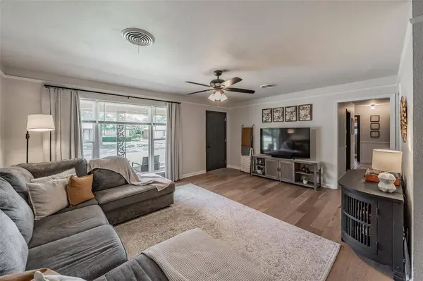 853 Lee Drive, Bedford, TX 76022