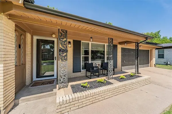 853 Lee Drive, Bedford, TX 76022