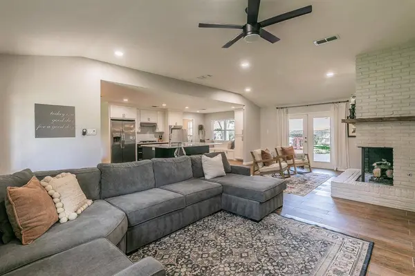 2109 Friar Tuck Drive, Arlington, TX 76013
