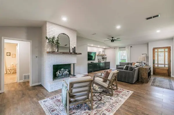 2109 Friar Tuck Drive, Arlington, TX 76013