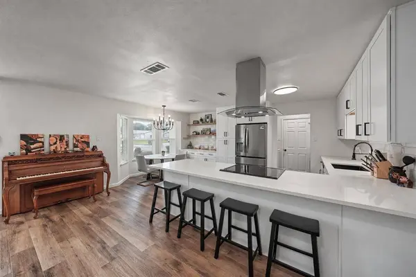 3101 Whisperwood Lane, Bedford, TX 76021