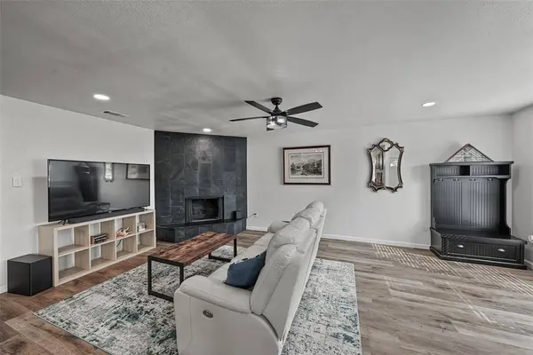 3101 Whisperwood Lane, Bedford, TX 76021