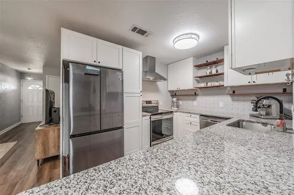 7008 Smithfield Road, North Richland Hills, TX 76182