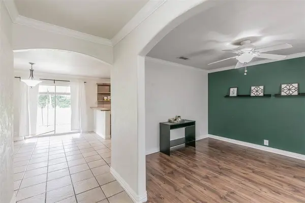 820 SW Southridge Drive, Burleson, TX 76028