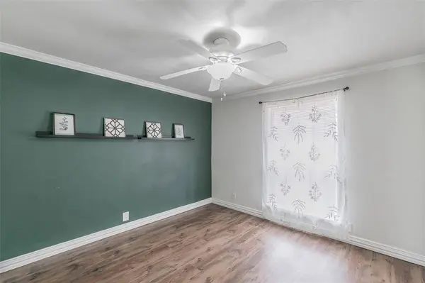 820 SW Southridge Drive, Burleson, TX 76028