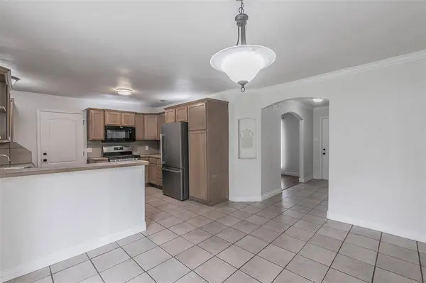 820 SW Southridge Drive, Burleson, TX 76028