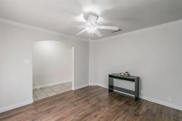 820 SW Southridge Drive, Burleson, TX 76028