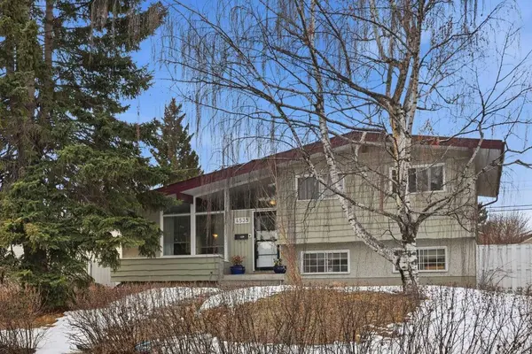 4539 Vandergrift CRES NW, Calgary, AB T3A 0J1