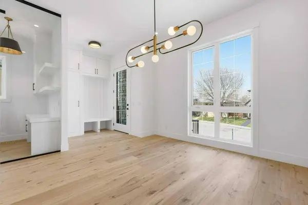2449 29 AVE SW, Calgary, AB T2T 1P1