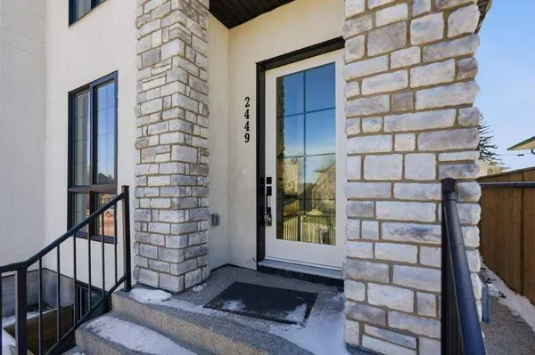 2449 29 AVE SW, Calgary, AB T2T 1P1