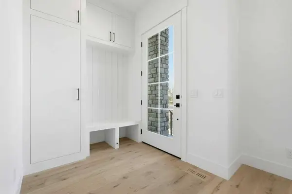 2449 29 AVE SW, Calgary, AB T2T 1P1