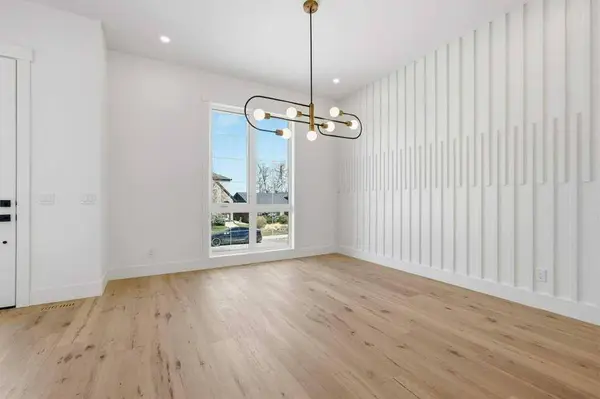 2449 29 AVE SW, Calgary, AB T2T 1P1