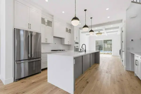 2449 29 AVE SW, Calgary, AB T2T 1P1