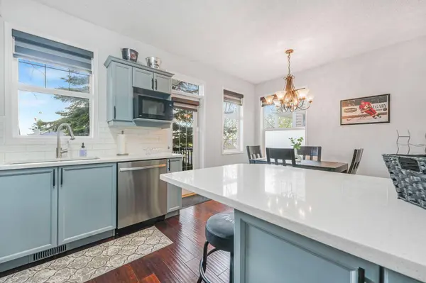 29 Springborough BLVD SW #23, Calgary, AB T3H5V7
