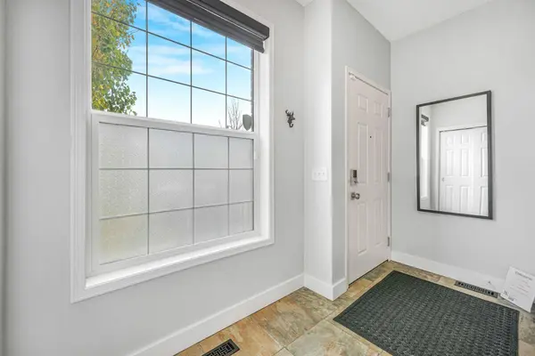 29 Springborough BLVD SW #23, Calgary, AB T3H5V7