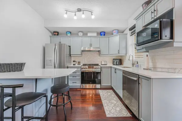 29 Springborough BLVD SW #23, Calgary, AB T3H5V7